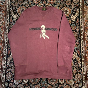 Hysteric glamour sweatshirt!  - Sinnessjukt fet hysteric glamour sweatshirt rakt från Japan! Denna tröja är extremt exclusiv därav priset! Mått sista bilden: A:53cm B: 71cm 