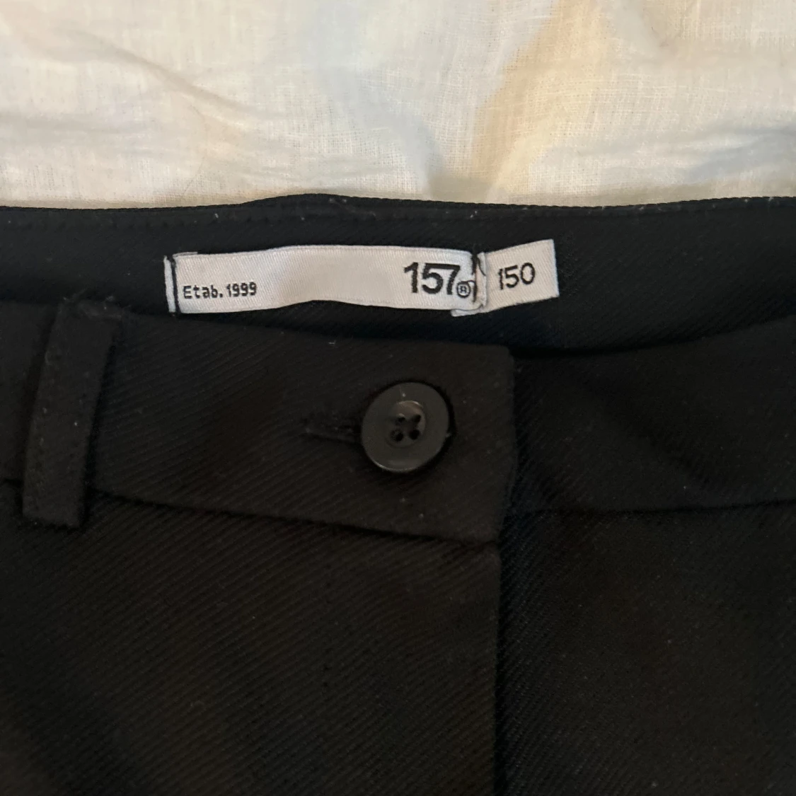 Svarta kostymbyxor från 157 - 1