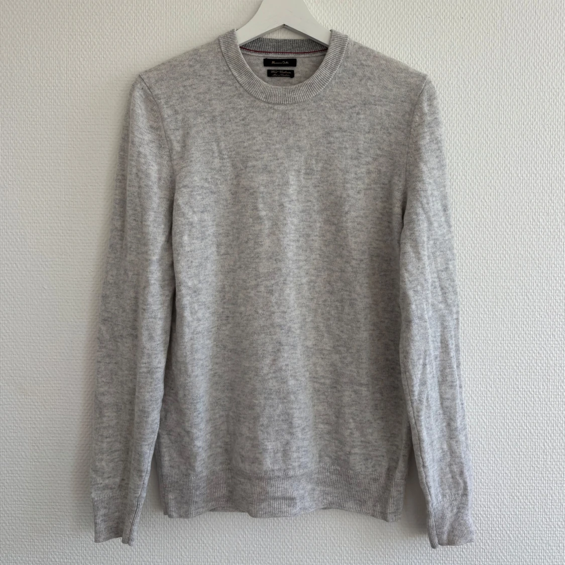 Ljusgrå kashmirtröja Massimo Dutti