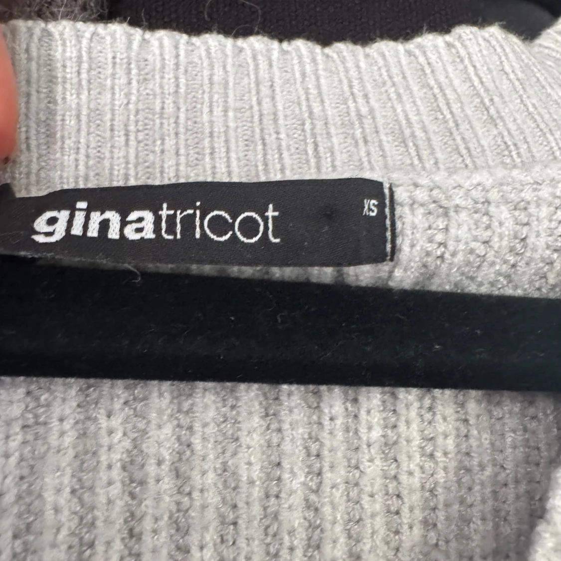 Ljusgrå ribbad kofta Gina Tricot - 1