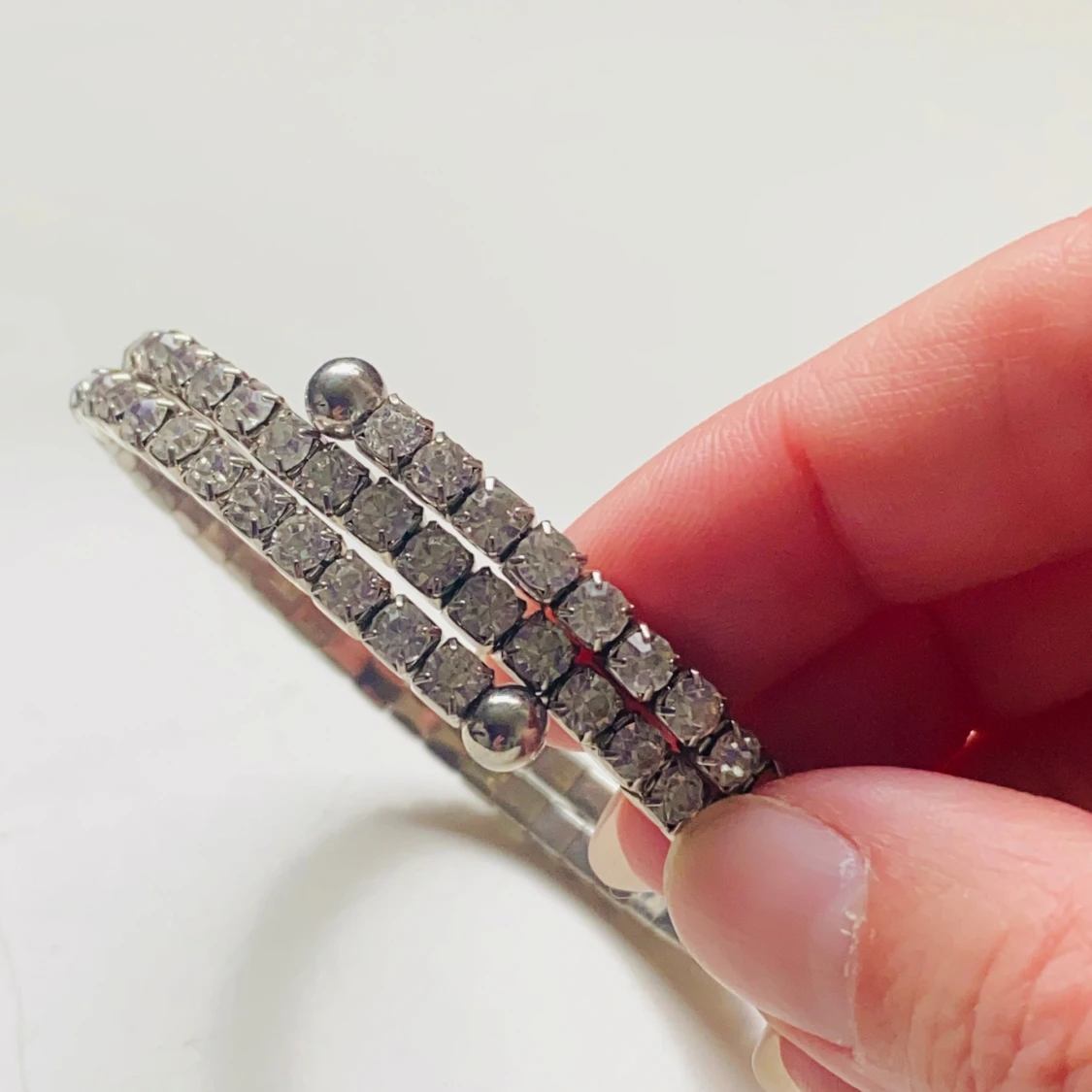 Glittrigt silverfärgat armband - 1