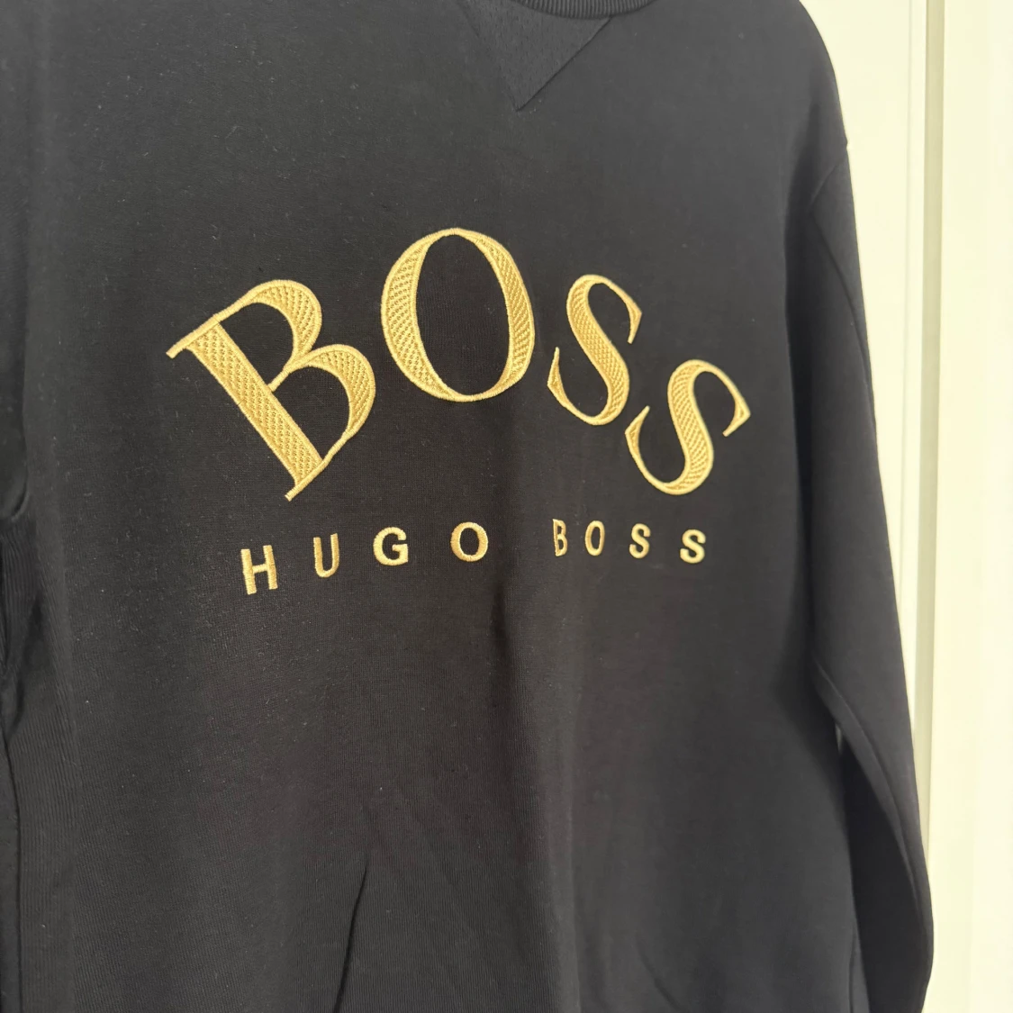 Svart sweatshirt från Hugo Boss - 1