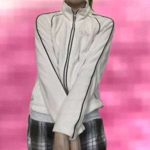 Vintage y2k Esp kofta - Vit / svart cool kofta med fickor från Esprit. Passar S / M. Loggan är glittrig 😎