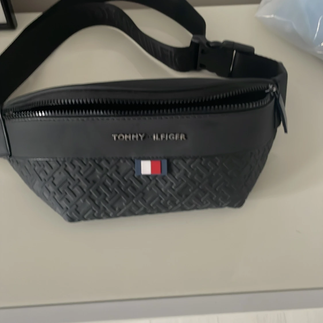 Svart axelväska Tommy Hilfiger - 4