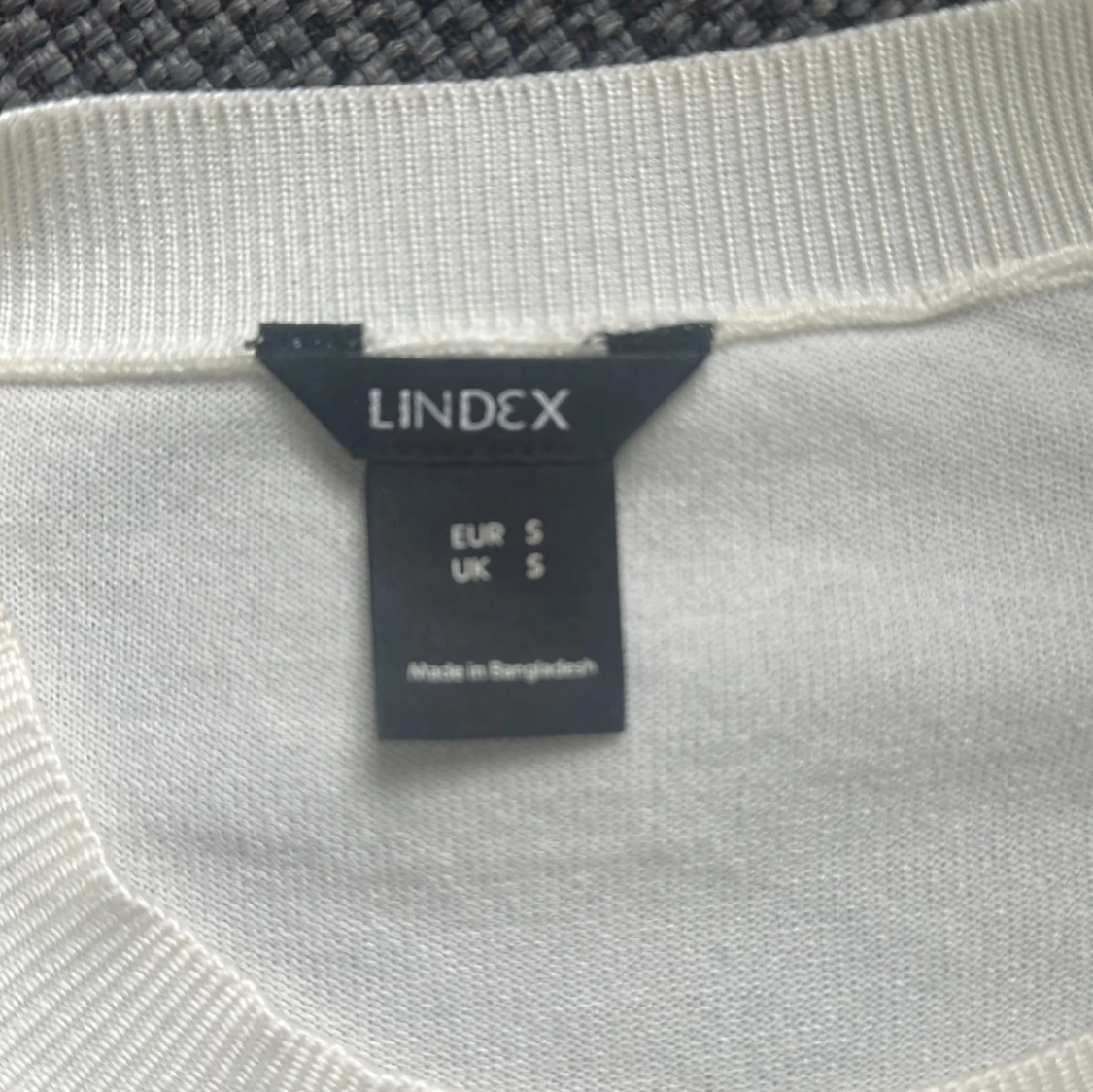 Vit t-shirt från Lindex i bomull - 2