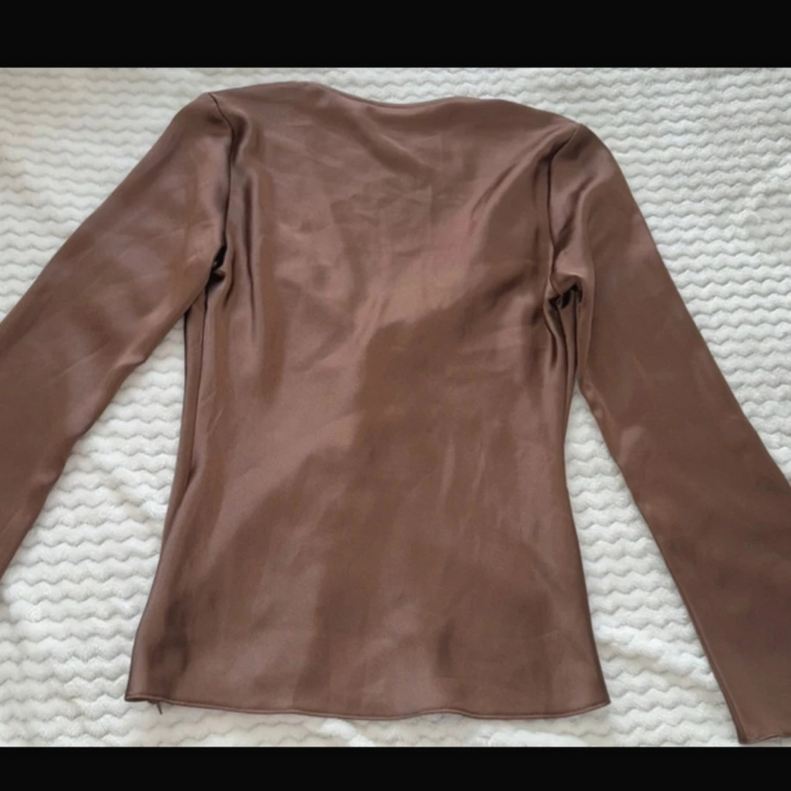 Brun omlottopp i satin från Zara - 1