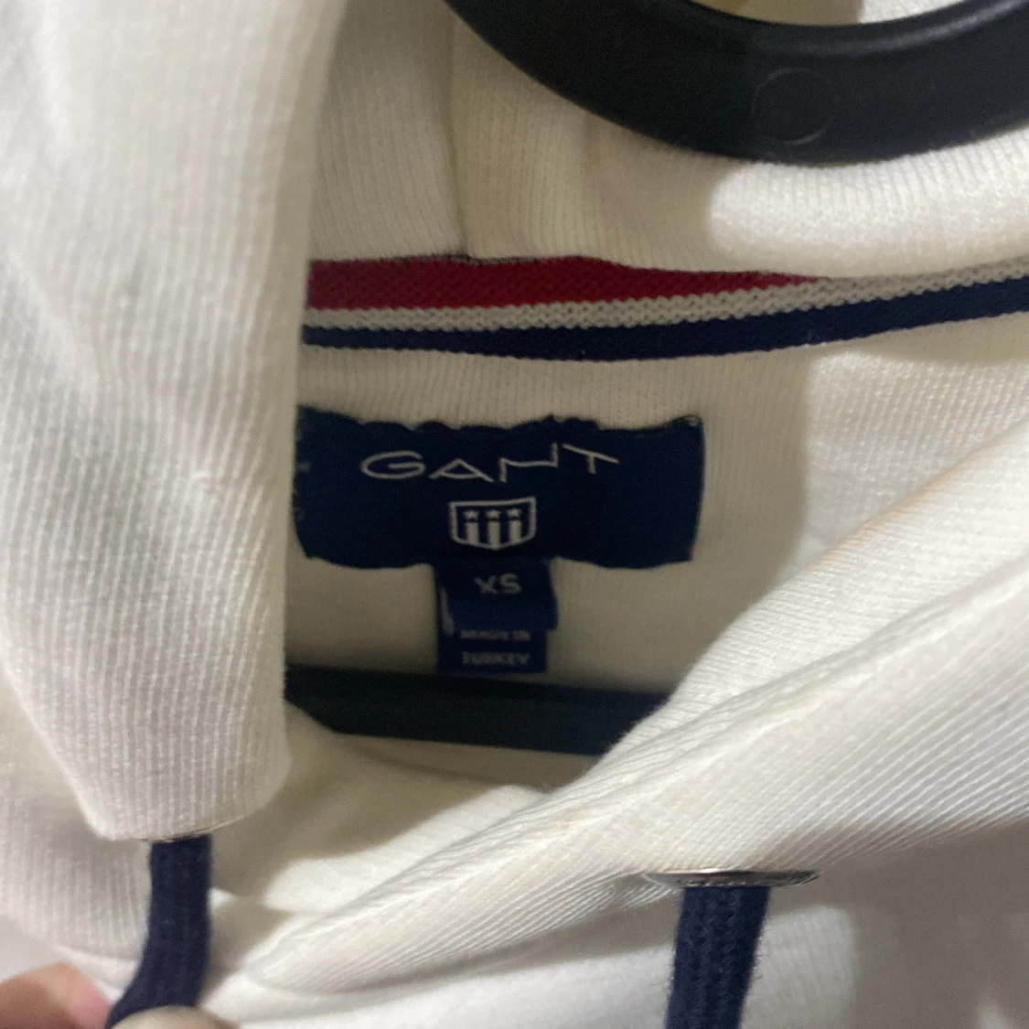 Vit hoodie från GANT med broderad logo - 2