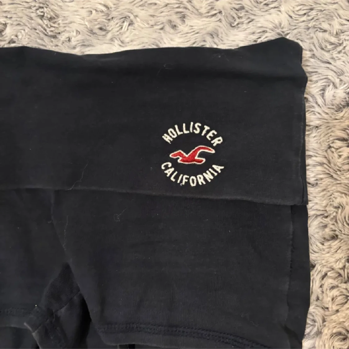 Hollister fold over shorts - 3