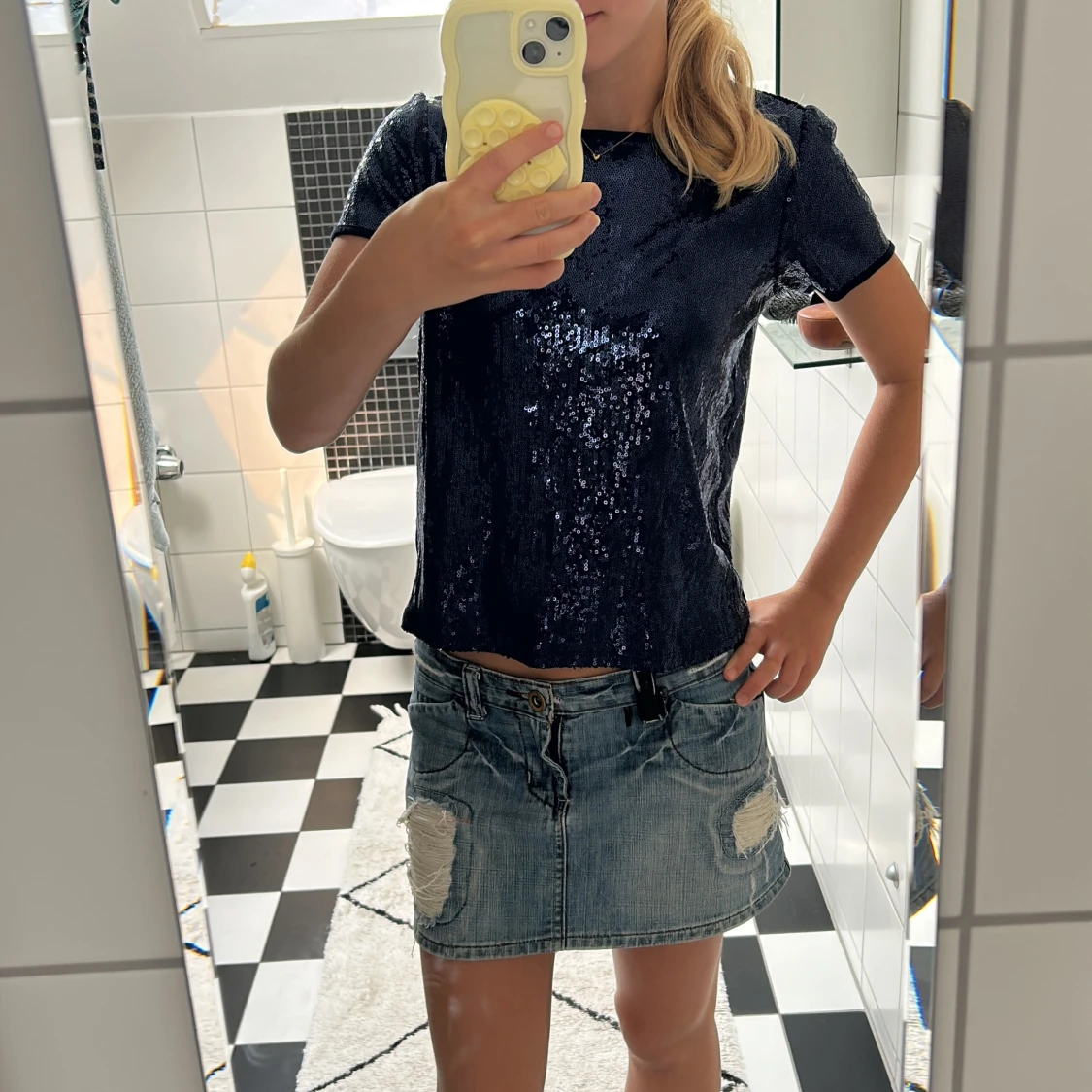 Mörkblå paljettopp från Lindex