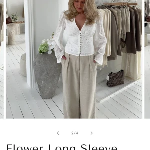 Flower long sleeve shirt från Lemagda  - Superfin blus från Lemagda. Aldrig använd med prislapp kvar. Säljer då jag inte hann skicka tillbaka.