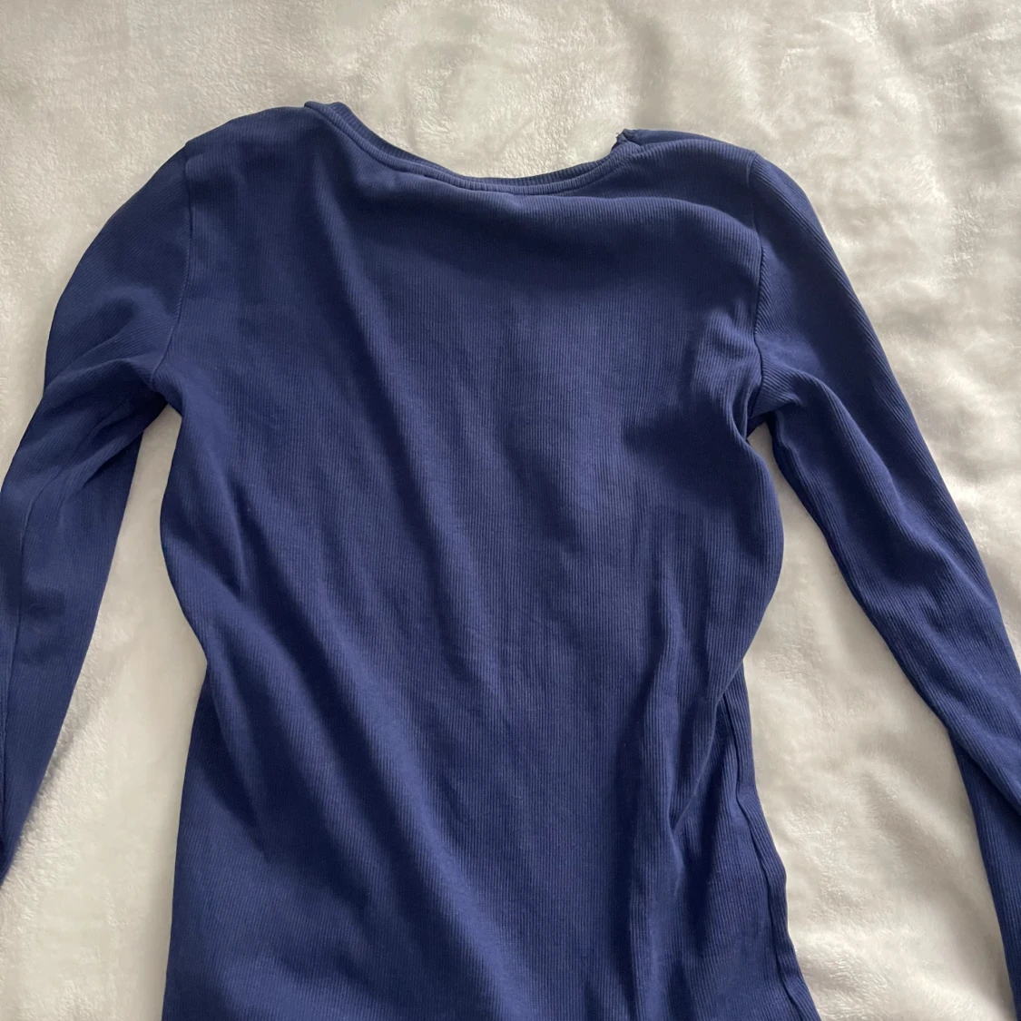 Mörkblå långärmad ribbad tröja - 1