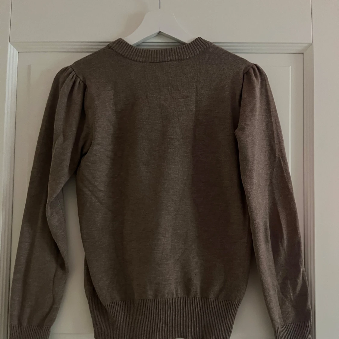 Brun stickad tröja  - 1