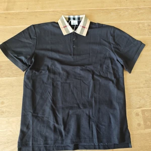 Burberry pike | strl. XL - Säljer en helt ny Burberry pike. Riktigt schysst kvalitet