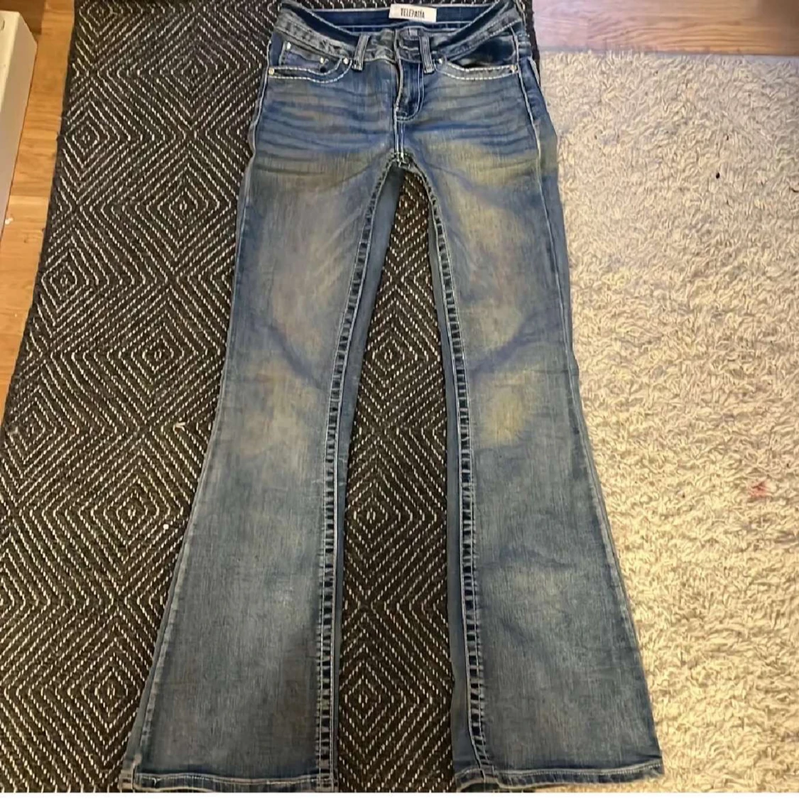 Blå bootcut jeans från Filippa K