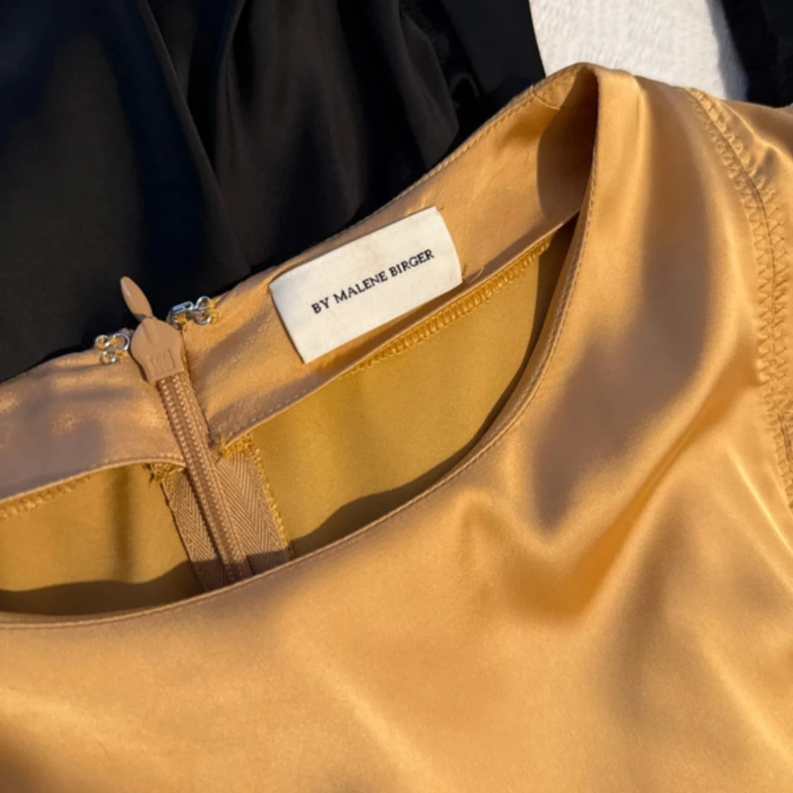 Guldig långklänning BY MALENE BIRGER - 4