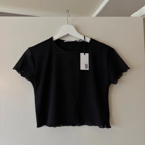 Oanvänd svart tooo från lager 157 stl M - Oanvänd ”mesh”topp stl M från lager 157 Lapp kvar