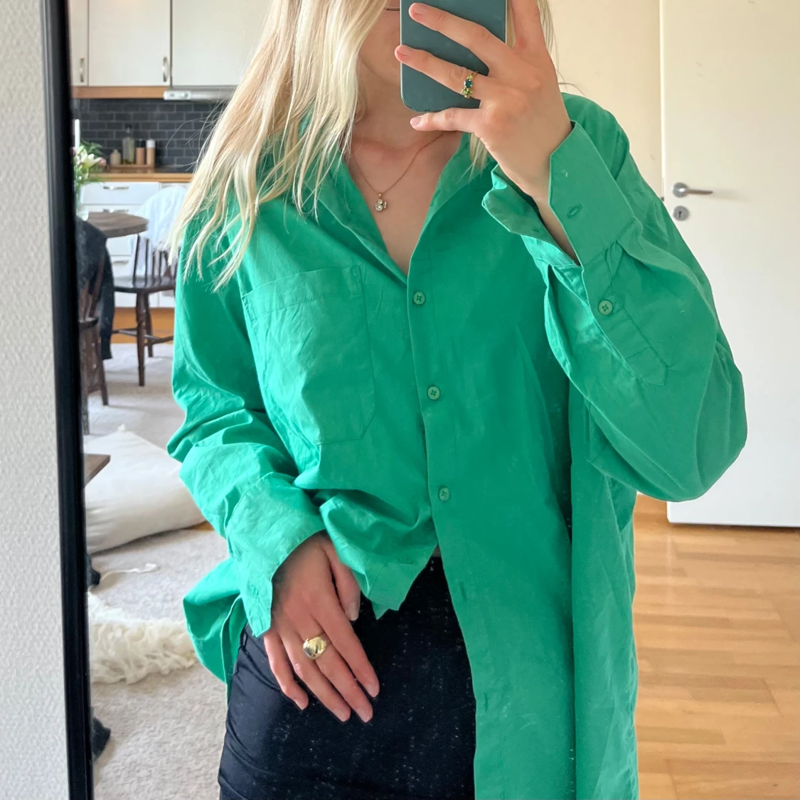 Grön oversized skjorta från Bik Bok