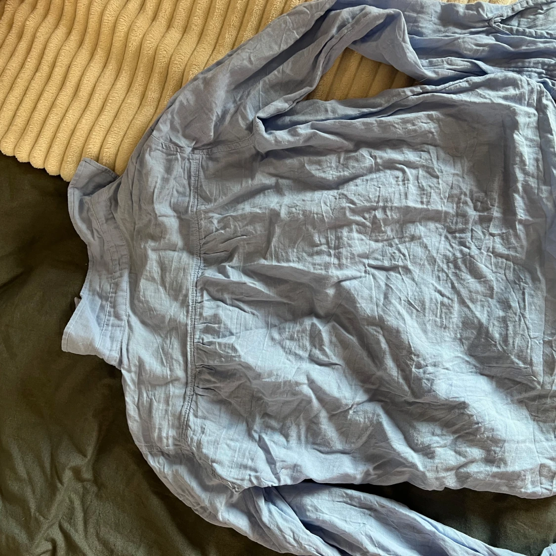 Ljusblå skjorta från Hollister - 2