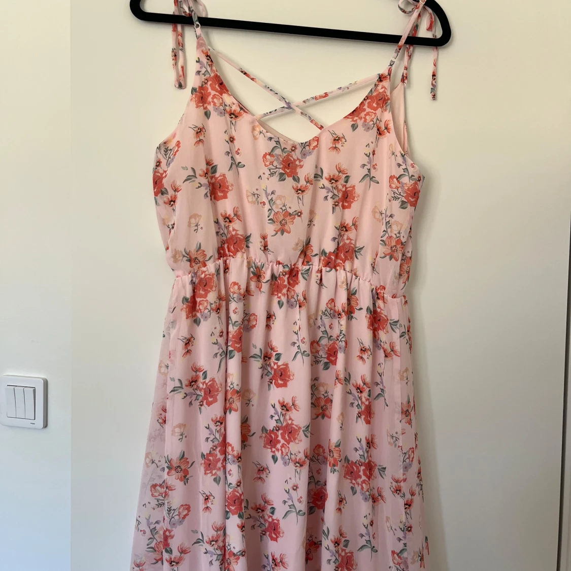 Ljusrosa blommig sommarklänning - 1