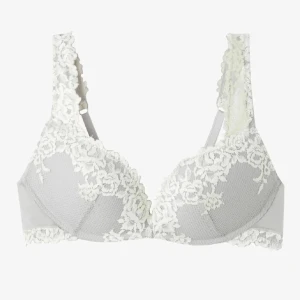 Grå Intimissimi bh - Limited edition färg, jag köpte de på plick men den passade tyvärr inte💕mycket fint skick men lappen är bortklippt💞