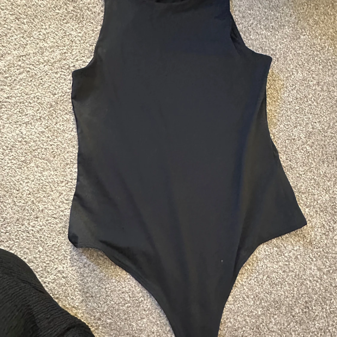 Svart ärmlös bodysuit från H&M