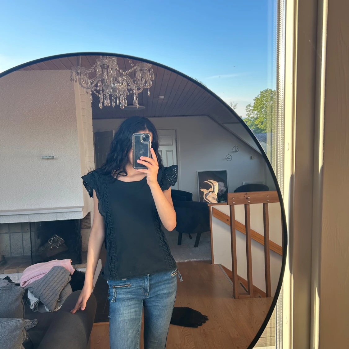 Svart blus med volangärmar - 1