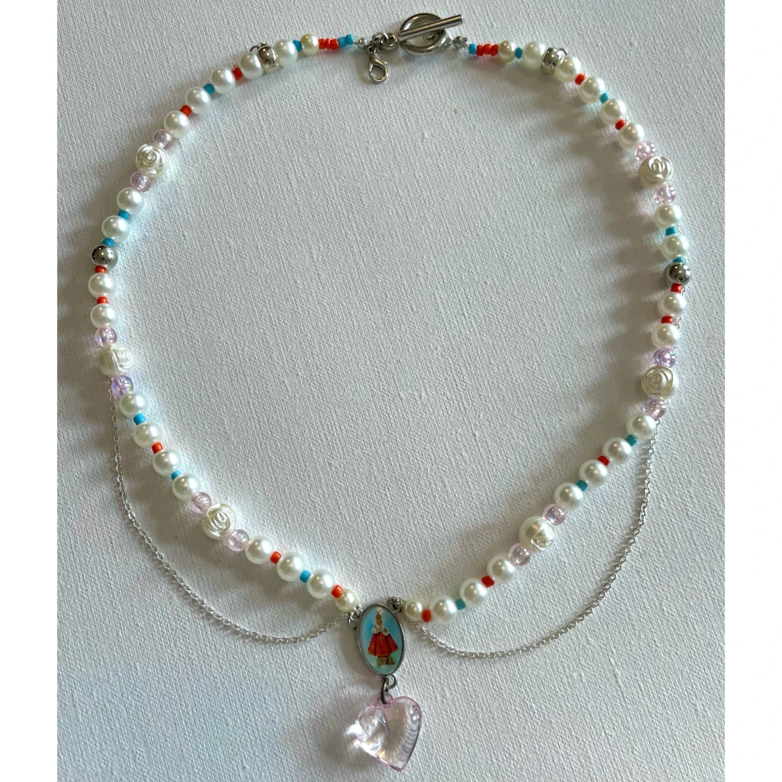 Pärlhalsband med hjärthänge och vintagebild - 1