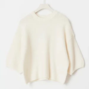 Stickad topp - Så fin stickad topp med korta ärmar. Toppen är endast använd en gång!🤍