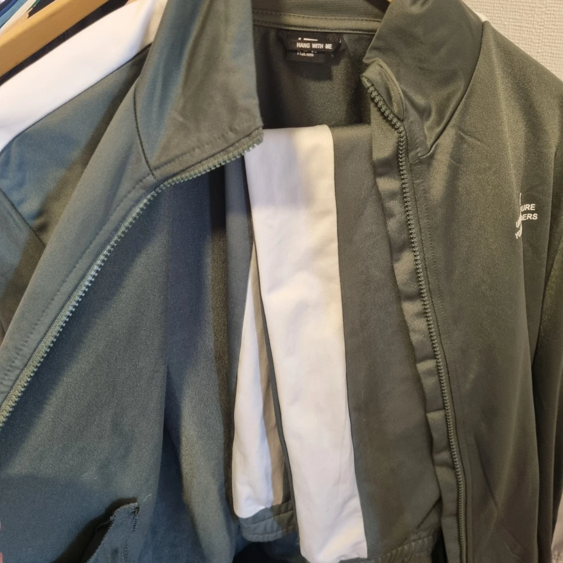 Grön vindjacka från Hang With Me + byxor - 2