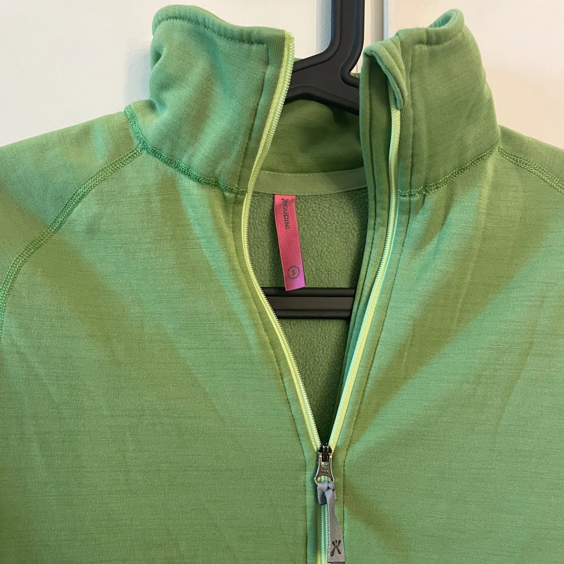 Grön hoddie med dragkedja  - 1