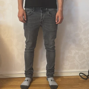 Gråa DonDup Jeans  - Gråa DonDup Jeans | Skick: 9/10 | Size - 32 | Fraktar via postnord eller instabox | Hör av dig vid minsta fråga eller fundering // Ricco Wardrobe