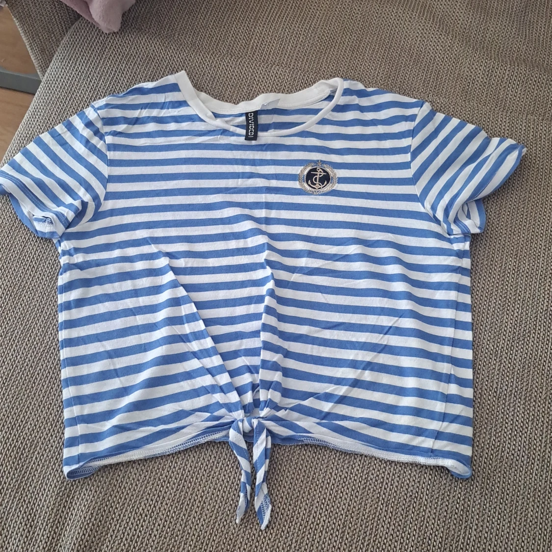 Randig blåvit knyt-topp från Cropp