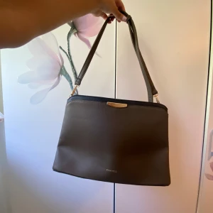 Brun växa - Använt nån gång, mycket bra skick!