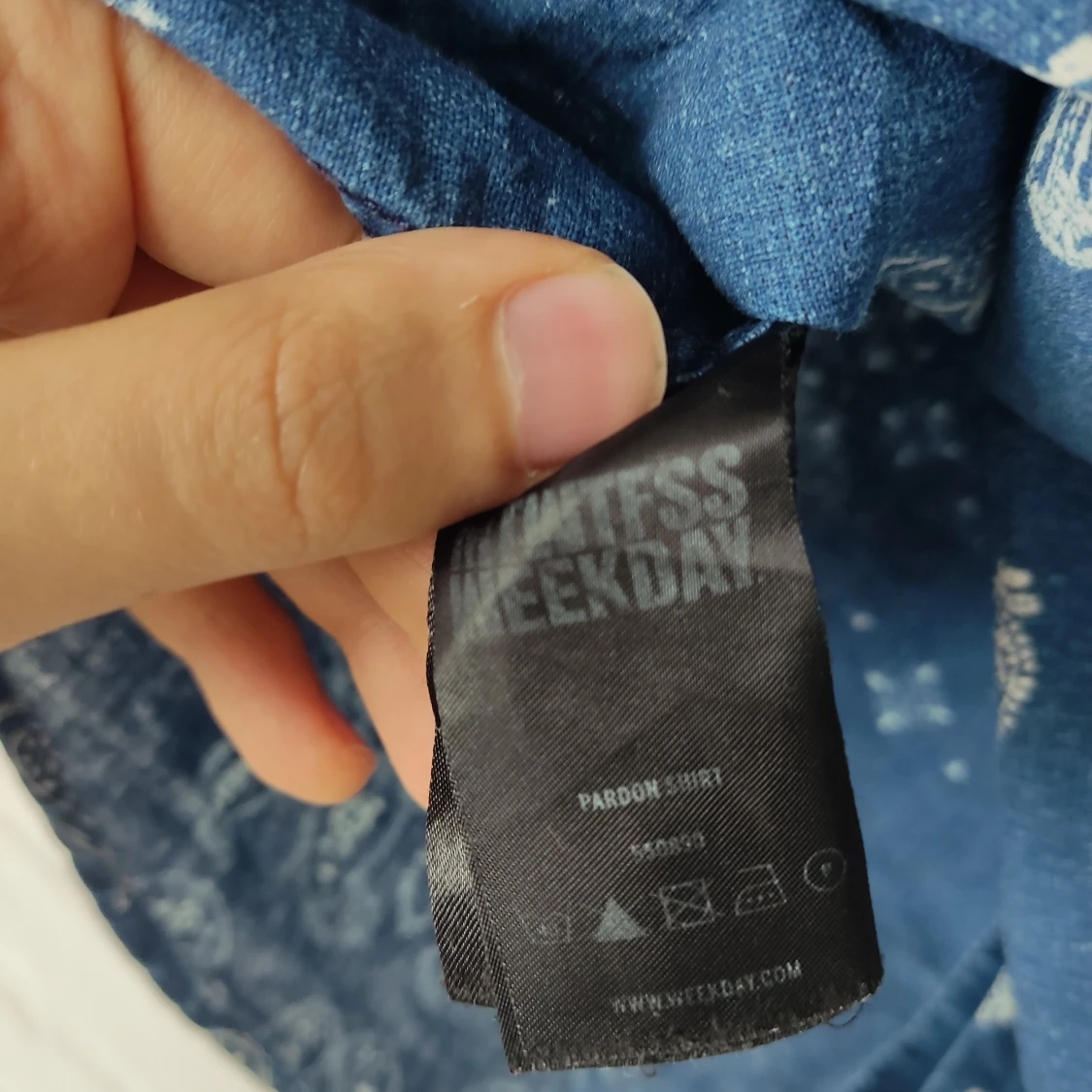 Blå mönstrad skjorta från Weekday - 3