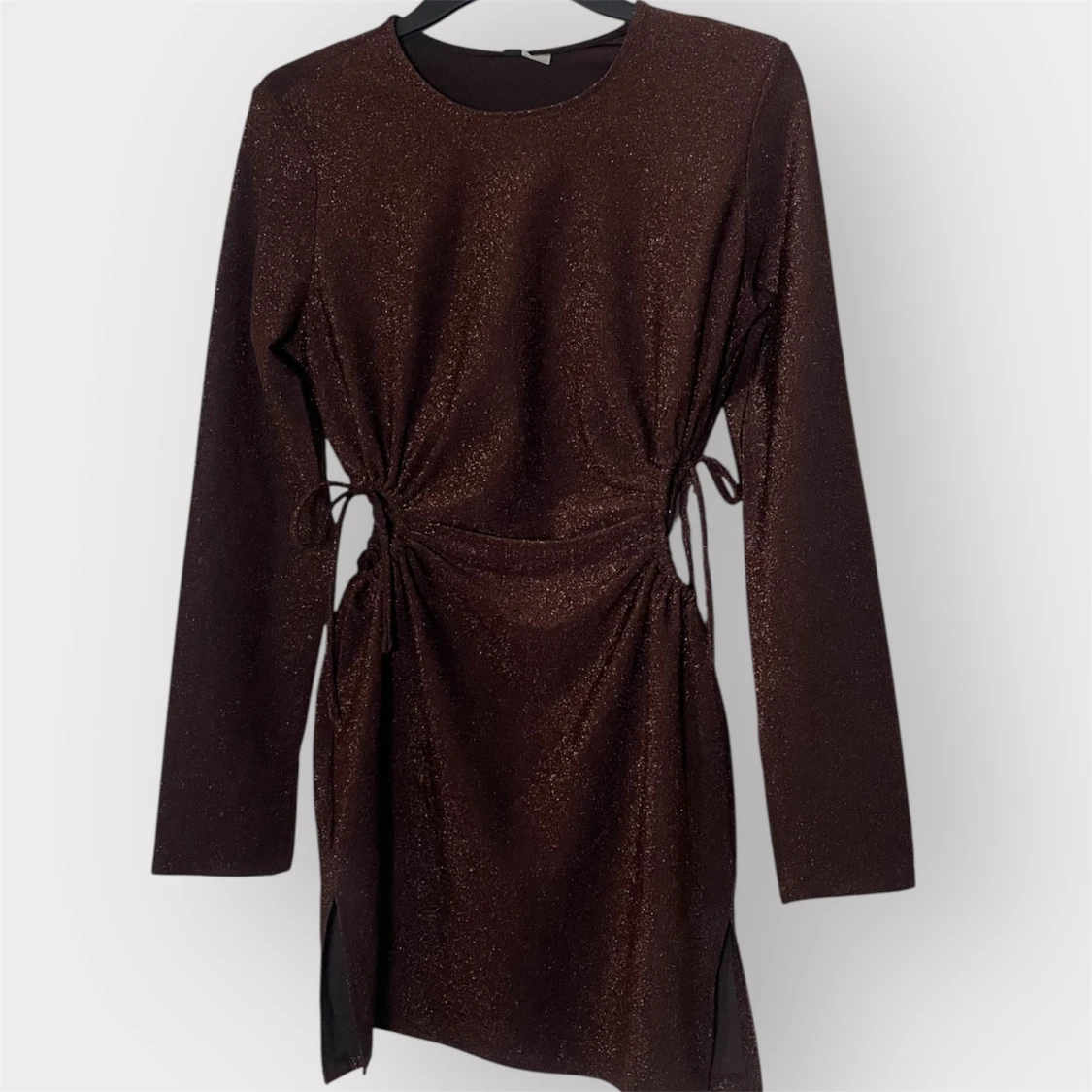 Glittrig brun kortklänning H&M Divided