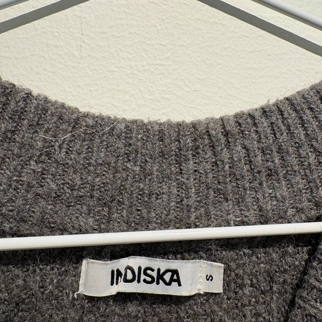 Grå stickad tröja från Indiska - 1