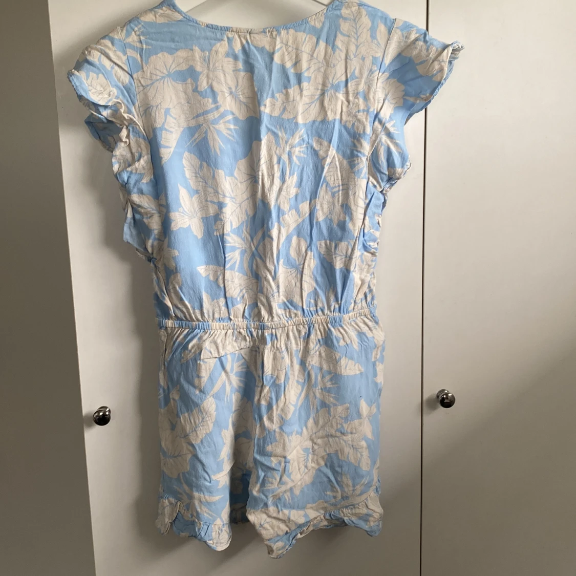 Blåvit blommig byxdress - 3