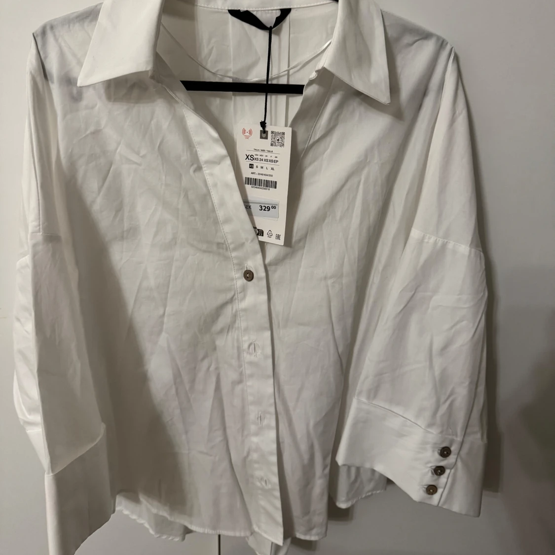 Vit skjorta med vida ärmar från Zara - 2