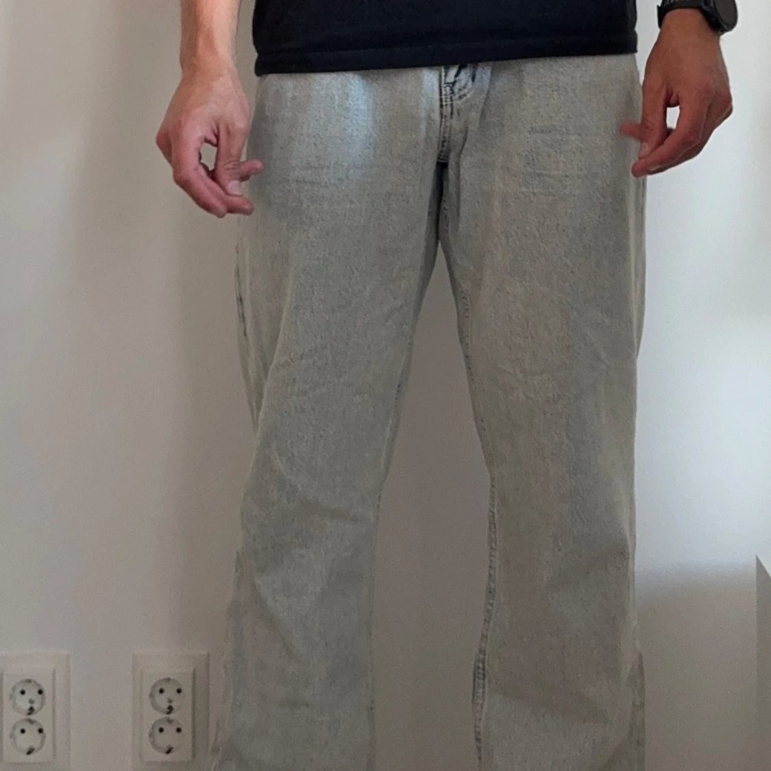 Ljusblåa wide jeans från Woodbird