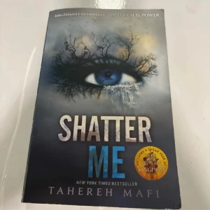 Shatter Me - Shatter me boken av Tahereh Mafi, första boken i Shatter me serien💕
