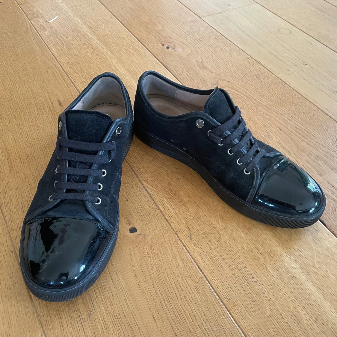 Svarta sneakers från Lanvin i mocka - 1