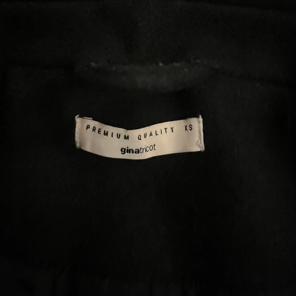 Svart kappa med bälte från Gina Tricot - 1