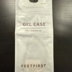 Gel Ease sula från Feetfirst - Gel Ease från Feetfirst är en stötdämpande gelsula som ger extra komfort i dina skor. Perfekt för dig som vill ha mjukare steg och minska belastningen på fötterna. Passar de flesta skotyper tack vare one size. Oöppnad.
