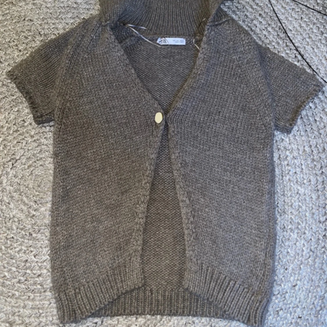 Stickad kortärmad kofta från zara - 2