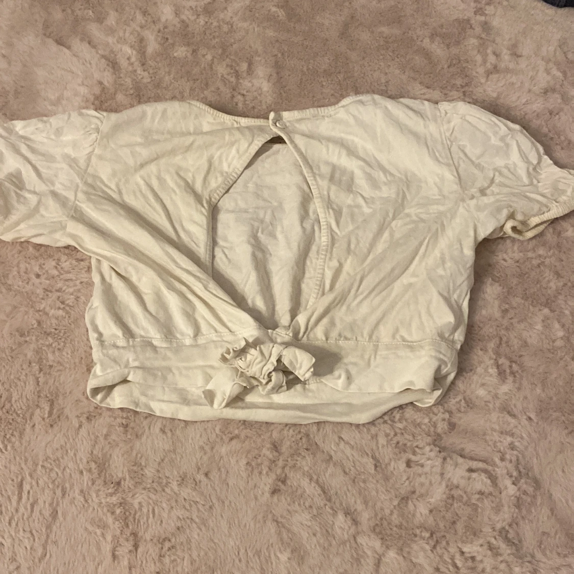 Vit croppad blus med knyt i ryggen - 2