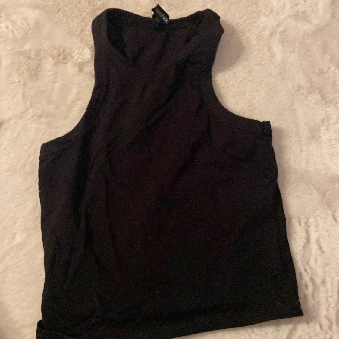 Svart linnetopp från Boohoo