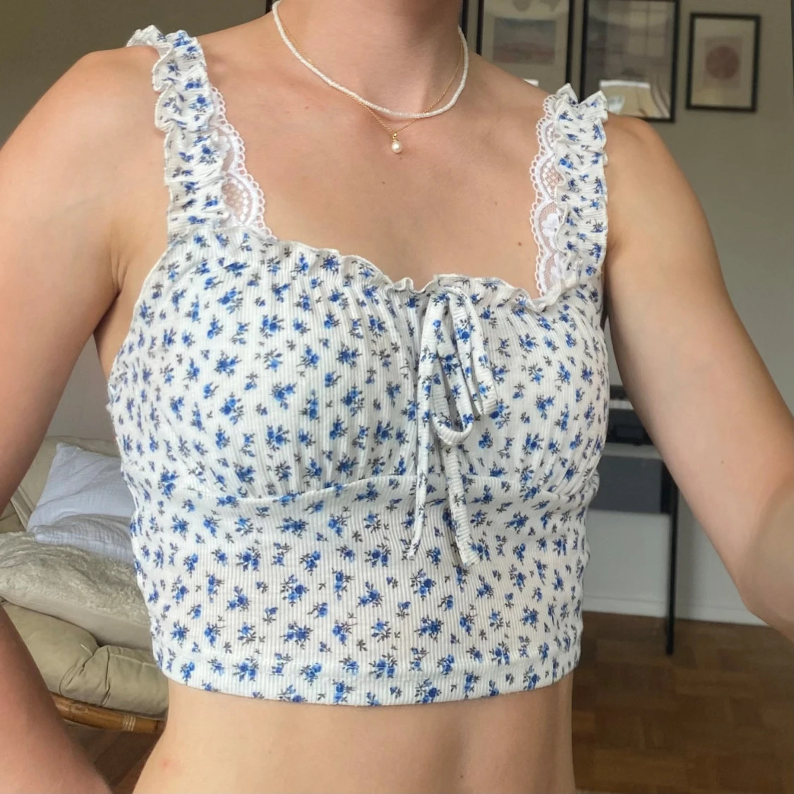 Blå-blommig croppad topp