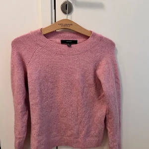 Rosa stickad tröja från Vero Moda - Mysig rosa stickad tröja från Vero Moda 