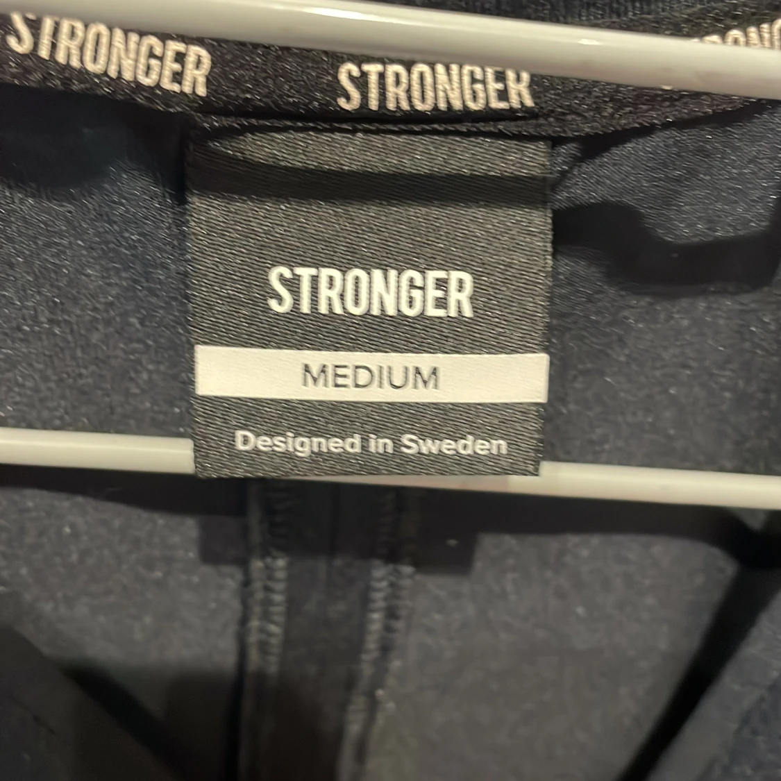 Svart linnetopp från Stronger - 2