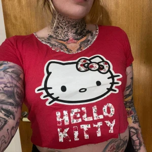 Hello Kitty babytee - Avklippt Tshirt, vet ej st , passar xs-M typ